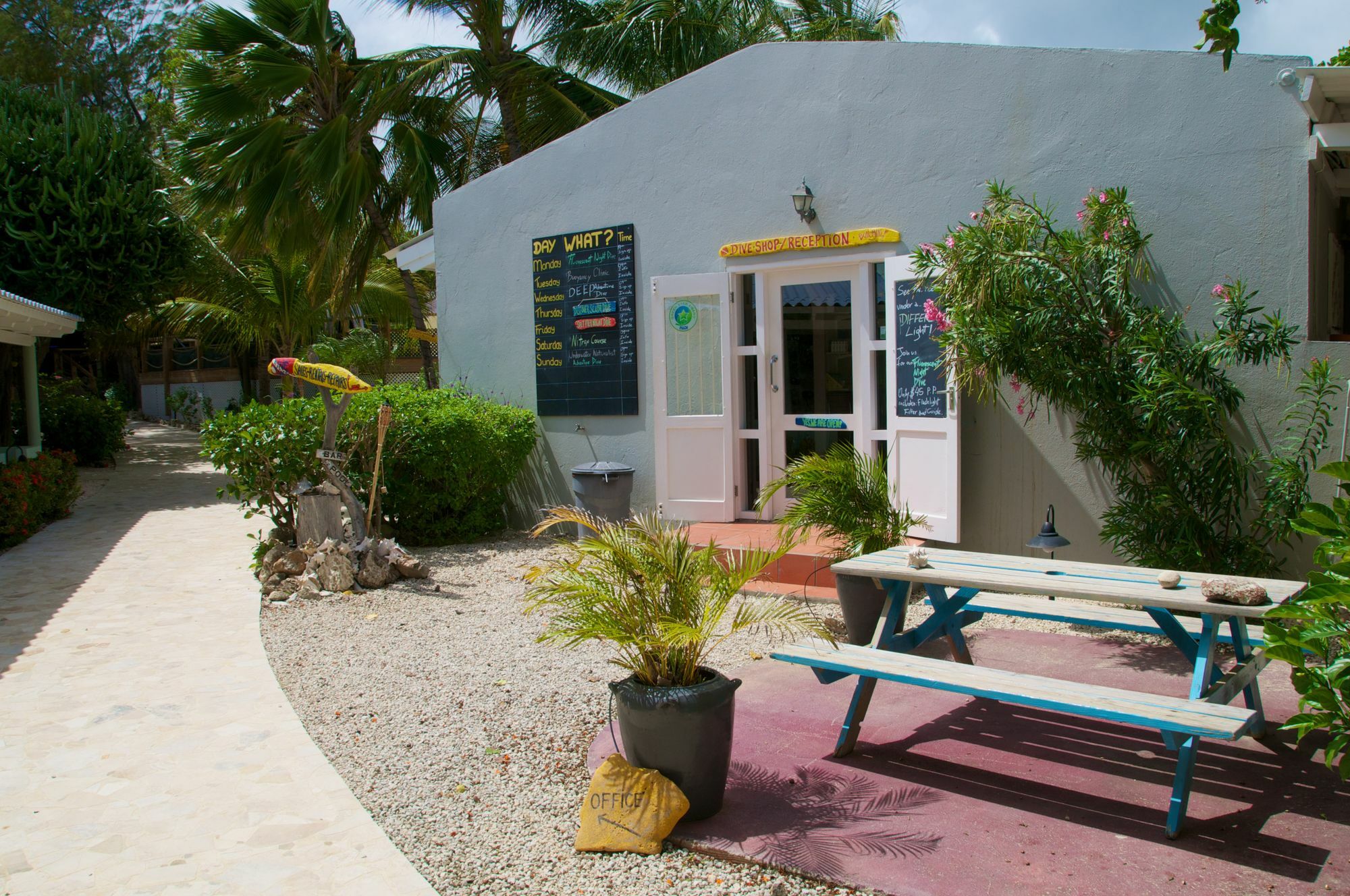 Апарт отель Caribbean Club Bonaire Экстерьер фото