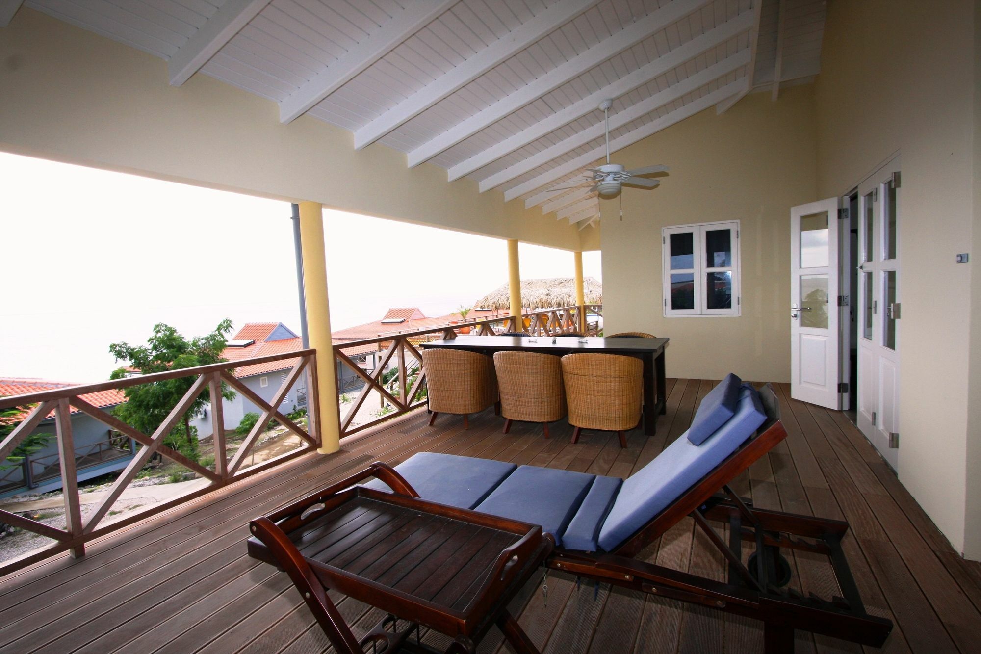 Апарт отель Caribbean Club Bonaire Экстерьер фото