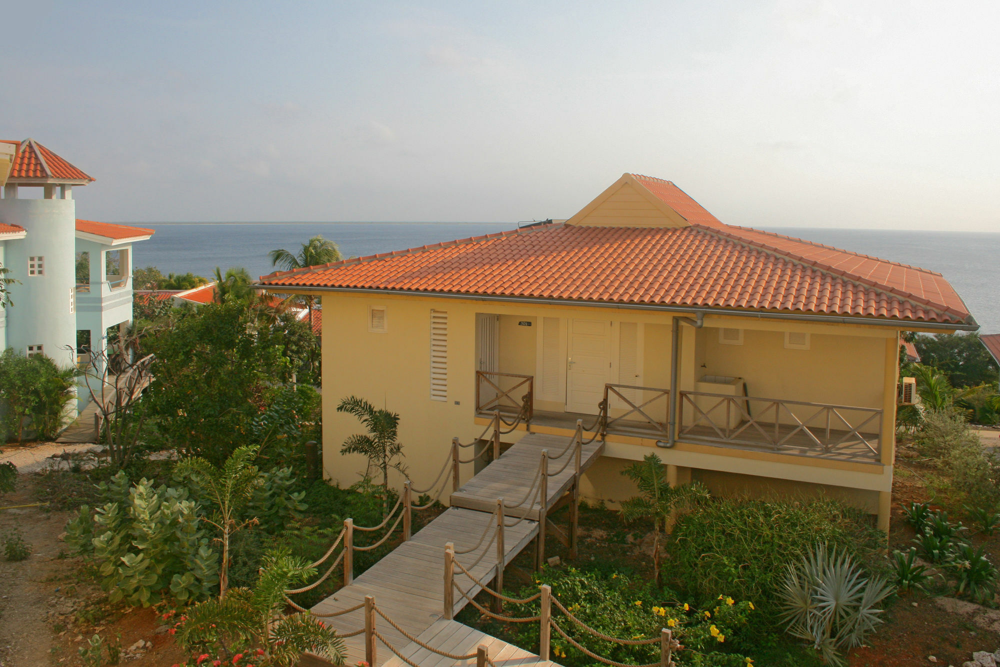 Апарт отель Caribbean Club Bonaire Экстерьер фото